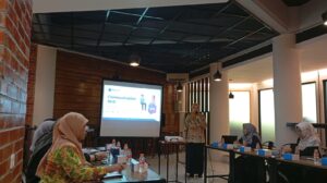 Pelatihan Komunikasi Efektif dalam Customer Service bagi Tenaga Kependidikan